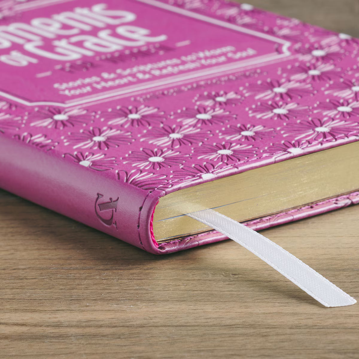 Moments of Grace for Women: Stories & Scriptures to Warm Your Heart & Refresh Your Soul