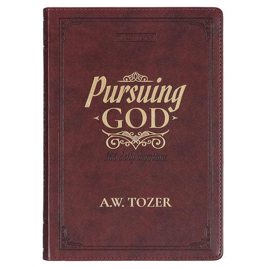 Pursuing God 366 Daily Devotions Large Print cover image
