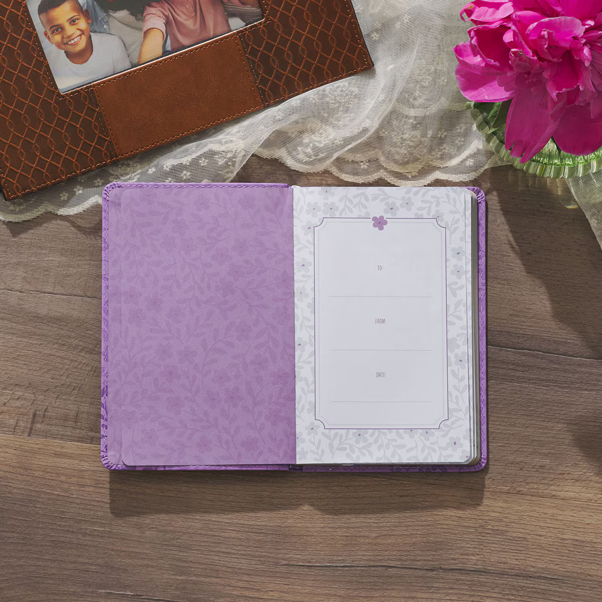 Moments of Grace for Grandmas: Stories & Scriptures to Warm Your Heart & Refresh Your Soul
